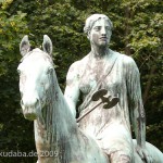 Reiterstandbild “Amazone zu Pferd” von Louis Tuaillon im Großen Tiergarten in Berlin, Detailansicht