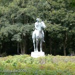 Reiterstandbild “Amazone zu Pferd” von Louis Tuaillon im Großen Tiergarten in Berlin, Vorderansicht