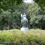 Reiterstandbild “Amazone zu Pferd” von Louis Tuaillon im Großen Tiergarten in Berlin, Vorderansicht