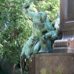 Bismarck-Nationaldenkmal am Großen Stern in Berlin-Tiergarten von Reinhold Begas, Detailansicht mit Siegfried