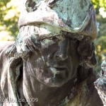 Denkmal "Eberjagd der Renaissancezeit (um 1500)" von Carl Begas von 1882, Detailansicht der Skulptur, Gesichts des Jägers