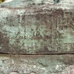 Denkmal "Eberjagd der Renaissancezeit (um 1500)" von Carl Begas von 1882, Detailansicht der Signatur der Bildgießerei