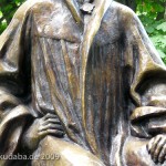 Denkmal Emil Fischer in Berlin-Mitte von Fritz Klimsch, Detailansicht der Sitzfigur
