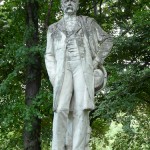 Denkmal Theodor Fontane im Großen Tiergarten in Berlin von Max Klein, Gesamtansicht der Standfigur