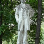 Denkmal Theodor Fontane im Großen Tiergarten in Berlin von Max Klein, Gesamtansicht der Standfigur