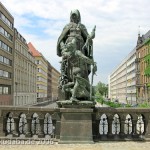 Gertrudendenkmal auf der Gertraudenbrücke in Berlin-Mitte von Rudolf Siemering von 1896, Gesamtansicht