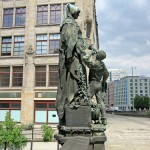 Gertrudendenkmal auf der Gertraudenbrücke in Berlin-Mitte von Rudolf Siemering von 1896, Gesamtansicht