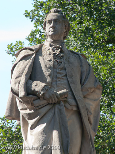 Goethe-Denkmal im Großen Tiergarten in Berlin von Fritz Schaper von 1880, Detailansicht der Standfigur Goethes