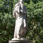 Goethe-Denkmal im Großen Tiergarten in Berlin von Fritz Schaper von 1880, Detailansicht der Standfigur Goethes