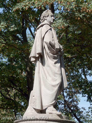 Goethe-Denkmal im Großen Tiergarten in Berlin von Fritz Schaper von 1880, Detailansicht der Standfigur Goethes
