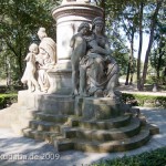 Goethe-Denkmal im Großen Tiergarten in Berlin von Fritz Schaper von 1880, Detailansicht des Sockels