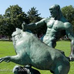 Denkmal "Herkules mit dem erymanthischen Eber" von Louis Tuaillon in Berlin-Tiergarten, Detailansicht