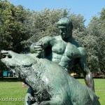 Denkmal "Herkules mit dem erymanthischen Eber" von Louis Tuaillon in Berlin-Tiergarten, Detailansicht