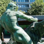 Denkmal "Herkules mit dem erymanthischen Eber" von Louis Tuaillon in Berlin-Tiergarten, Detailansicht