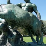 Denkmal "Herkules mit dem erymanthischen Eber" von Louis Tuaillon in Berlin-Tiergarten, Detailansicht