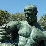 Denkmal "Herkules mit dem erymanthischen Eber" von Louis Tuaillon in Berlin-Tiergarten, Detailansicht