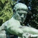 Denkmal "Herkules mit dem erymanthischen Eber" von Louis Tuaillon in Berlin-Tiergarten, Detailansicht