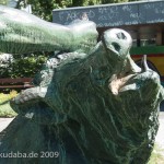 Denkmal "Herkules mit dem erymanthischen Eber" von Louis Tuaillon in Berlin-Tiergarten, Detailansicht