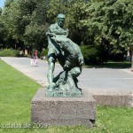 Denkmal "Herkules mit dem erymanthischen Eber" von Louis Tuaillon in Berlin-Tiergarten, Gesamtansicht