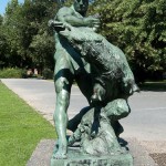 Denkmal "Herkules mit dem erymanthischen Eber" von Louis Tuaillon in Berlin-Tiergarten, Gesamtansicht