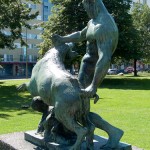 Denkmal "Herkules mit dem erymanthischen Eber" von Louis Tuaillon in Berlin-Tiergarten, Gesamtansicht