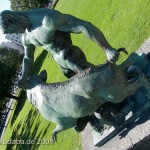 Denkmal "Herkules mit dem erymanthischen Eber" von Louis Tuaillon in Berlin-Tiergarten, Gesamtansicht