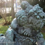 Sulptur "Herkules kämpft mit dem Nemeischen Löwen" von Max Klein in Berlin-Dahlem, Detailansicht