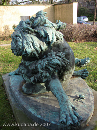 Sulptur "Herkules kämpft mit dem Nemeischen Löwen" von Max Klein in Berlin-Dahlem, Gesamtansicht