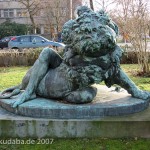 Sulptur "Herkules kämpft mit dem Nemeischen Löwen" von Max Klein in Berlin-Dahlem, Gesamtansicht