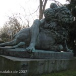 Sulptur "Herkules kämpft mit dem Nemeischen Löwen" von Max Klein in Berlin-Dahlem, Gesamtansicht