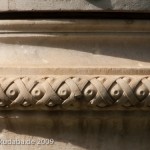 Denkmal Königin Luise auf der Luiseninsel im Großen Tiergarten in Berlin von Erdmann Encke, Kopie aus Zementguss, Zustand: Juli 2009. Dieses Bild von Andres Imhof ist lizenziert unter einer Creative Commons Namensnennung - Nicht-kommerziell - Keine Bearbeitung 3.0 Deutschland Lizenz.