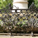 Denkmal Königin Luise auf der Luiseninsel im Großen Tiergarten in Berlin von Erdmann Encke, Kopie aus Zementguss, Zustand: Juli 2009. Dieses Bild von Andres Imhof ist lizenziert unter einer Creative Commons Namensnennung - Nicht-kommerziell - Keine Bearbeitung 3.0 Deutschland Lizenz.