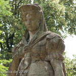 Denkmal Königin Luise auf der Luiseninsel im Großen Tiergarten in Berlin von Erdmann Encke, Kopie aus Zementguss, Zustand: Juli 2009. Dieses Bild von Andres Imhof ist lizenziert unter einer Creative Commons Namensnennung - Nicht-kommerziell - Keine Bearbeitung 3.0 Deutschland Lizenz.