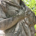 Denkmal Königin Luise auf der Luiseninsel im Großen Tiergarten in Berlin von Erdmann Encke, Kopie aus Zementguss, Zustand: Juli 2009. Dieses Bild von Andres Imhof ist lizenziert unter einer Creative Commons Namensnennung - Nicht-kommerziell - Keine Bearbeitung 3.0 Deutschland Lizenz.