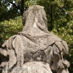 Denkmal Königin Luise auf der Luiseninsel im Großen Tiergarten in Berlin von Erdmann Encke, Kopie aus Zementguss, Zustand: Juli 2009. Dieses Bild von Andres Imhof ist lizenziert unter einer Creative Commons Namensnennung - Nicht-kommerziell - Keine Bearbeitung 3.0 Deutschland Lizenz.