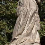 Denkmal Königin Luise auf der Luiseninsel im Großen Tiergarten in Berlin von Erdmann Encke, Kopie aus Zementguss, Zustand: Juli 2009. Dieses Bild von Andres Imhof ist lizenziert unter einer Creative Commons Namensnennung - Nicht-kommerziell - Keine Bearbeitung 3.0 Deutschland Lizenz.