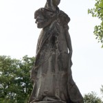 Denkmal Königin Luise auf der Luiseninsel im Großen Tiergarten in Berlin von Erdmann Encke, Kopie aus Zementguss, Zustand: Juli 2009. Dieses Bild von Andres Imhof ist lizenziert unter einer Creative Commons Namensnennung - Nicht-kommerziell - Keine Bearbeitung 3.0 Deutschland Lizenz.