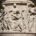 Denkmal Königin Luise auf der Luiseninsel im Großen Tiergarten in Berlin von Erdmann Encke, Kopie aus Zementguss, Zustand: Juli 2009. Dieses Bild von Andres Imhof ist lizenziert unter einer Creative Commons Namensnennung - Nicht-kommerziell - Keine Bearbeitung 3.0 Deutschland Lizenz.