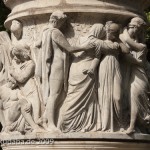 Denkmal Königin Luise auf der Luiseninsel im Großen Tiergarten in Berlin von Erdmann Encke, Kopie aus Zementguss, Zustand: Juli 2009. Dieses Bild von Andres Imhof ist lizenziert unter einer Creative Commons Namensnennung - Nicht-kommerziell - Keine Bearbeitung 3.0 Deutschland Lizenz.