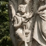 Denkmal Königin Luise auf der Luiseninsel im Großen Tiergarten in Berlin von Erdmann Encke, Kopie aus Zementguss, Zustand: Juli 2009. Dieses Bild von Andres Imhof ist lizenziert unter einer Creative Commons Namensnennung - Nicht-kommerziell - Keine Bearbeitung 3.0 Deutschland Lizenz.