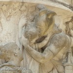 Denkmal Königin Luise auf der Luiseninsel im Großen Tiergarten in Berlin von Erdmann Encke, Kopie aus Zementguss, Zustand: Juli 2009. Dieses Bild von Andres Imhof ist lizenziert unter einer Creative Commons Namensnennung - Nicht-kommerziell - Keine Bearbeitung 3.0 Deutschland Lizenz.