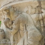 Denkmal Königin Luise auf der Luiseninsel im Großen Tiergarten in Berlin von Erdmann Encke, Kopie aus Zementguss, Zustand: Juli 2009. Dieses Bild von Andres Imhof ist lizenziert unter einer Creative Commons Namensnennung - Nicht-kommerziell - Keine Bearbeitung 3.0 Deutschland Lizenz.