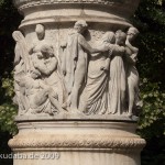 Denkmal Königin Luise auf der Luiseninsel im Großen Tiergarten in Berlin von Erdmann Encke, Kopie aus Zementguss, Zustand: Juli 2009. Dieses Bild von Andres Imhof ist lizenziert unter einer Creative Commons Namensnennung - Nicht-kommerziell - Keine Bearbeitung 3.0 Deutschland Lizenz.