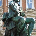 Lessing-Denkmal auf dem Gänsemarkt in Hamburg von Fritz Schaper, Gesamtansicht der Sitzfigur