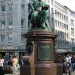 Lessing-Denkmal auf dem Gänsemarkt in Hamburg von Fritz Schaper, Gesamtansicht