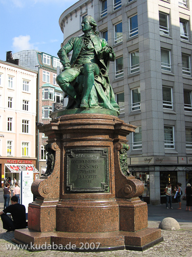 Lessing-Denkmal auf dem Gänsemarkt in Hamburg von Fritz Schaper, Gesamtansicht