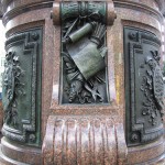 Lessing-Denkmal auf dem Gänsemarkt in Hamburg von Fritz Schaper, Detailansicht des Sockels