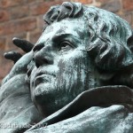 Luther-Denkmal in Hannover von Carl Dopmeyer, Detailansicht Luthers