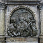 Das bronzene Luther-Denkmal in Eisleben, Standort ist auf dem Marktplatz, wurde 1882 von Rudolf Siemering geschaffen. Enthüllt wurde es 1883 anlässlich des 400. Geburtstags Luthers.