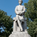 Moltke-Denkmal am Großen Stern im Großen Tiergarten in Berlin von Joseph Uphues von 1904, Gesamtansicht der Standfigur